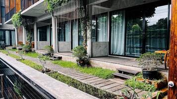 Deluxe Double Room, Balcony, Pool View | Outdoor dining