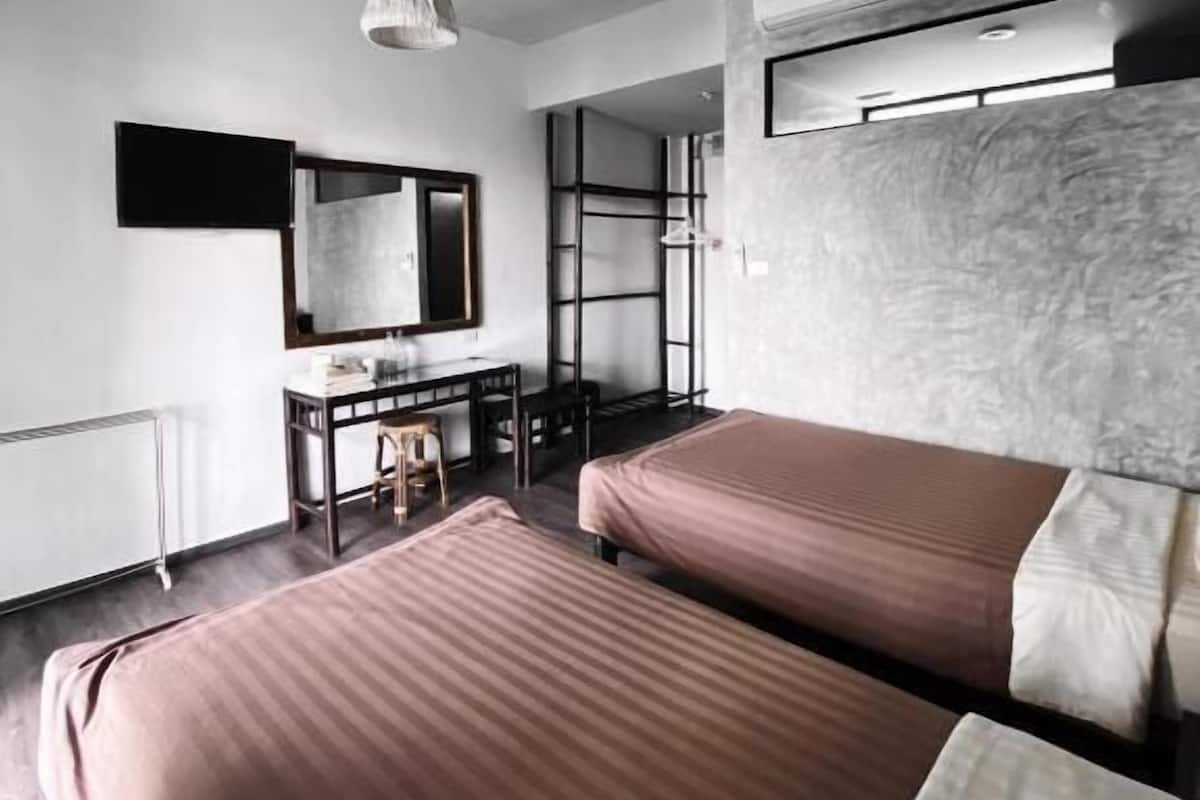 Superior-Zweibettzimmer, Balkon, Poolblick | Kostenloses WLAN