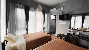 Deluxe Twin Room, Balcony | Free WiFi