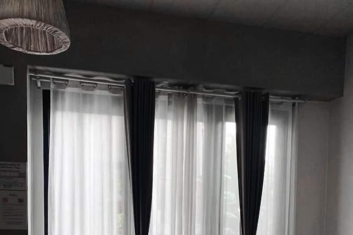 Deluxe-Dreibettzimmer, Balkon, Poolblick | Kostenloses WLAN