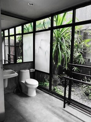 Deluxe Double Room, Balcony, Pool View | Bathroom - Lamphu House Chiangmai (MuangChiangmai)