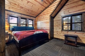 Room - 4 King Suits ~ Deck ~ Playground ~ Hot Tub ~ EV (Broken Bow)