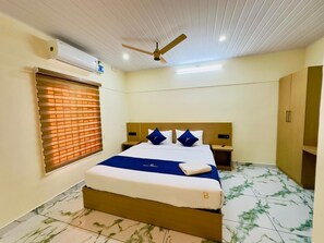 Deluxe Double Room | Peti besi dalam bilik, meja, ruang kerja komputer riba, kalis bunyi 