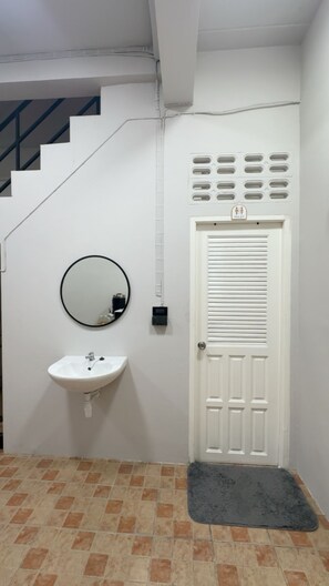 Basic Shared Dormitory, Mixed Dorm, Non Smoking | Interior - Baan Mee Suk Ayutthaya (Ayutthaya)