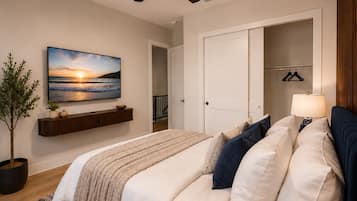 6 Schlafzimmer, Schreibtisch, Bügeleisen/Bügelbrett, Reisekinderbett