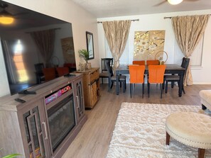 Interior - House in SA Sleeps 7 Near Lackland Air Force, wonderful house (San Antonio)