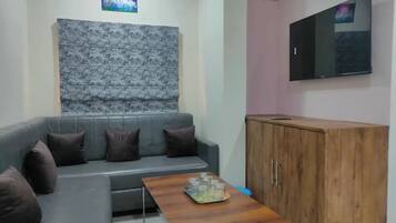 Deluxe Room | Living area
