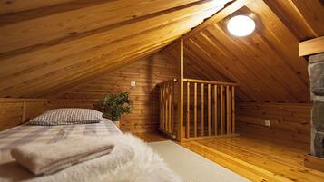 Comfort-mökki, 2 makuuhuonetta | Silitysrauta/-lauta, vauvansängyt, ilmainen Wi-Fi, vuodevaatteet