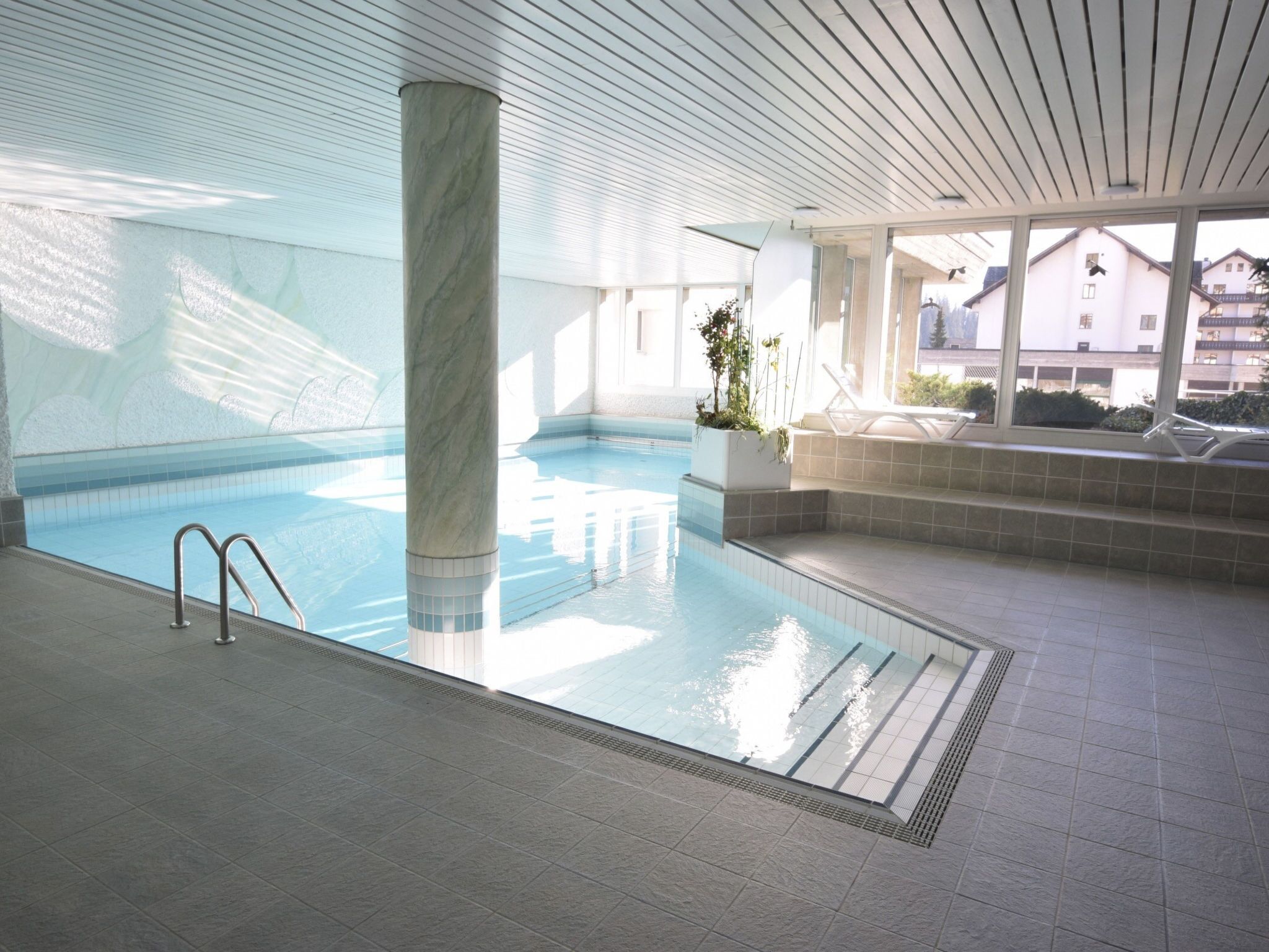 Innendørsbasseng