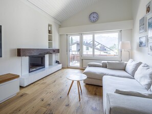 Fernseher, Kamin