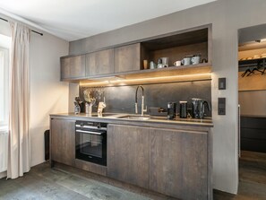 Coffee/tea maker, fridge, stovetop - Apartment near the center and ski lift (Hopfgarten im Brixental)
