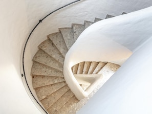 A spiral staircase with a white wall and a curved railing. - Apartment near the center and ski lift (Hopfgarten im Brixental)
