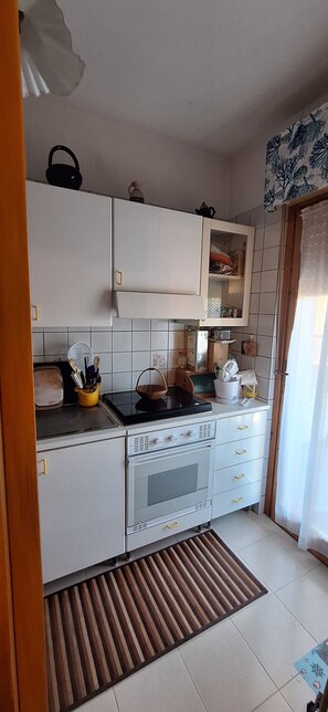 Private kitchen - L'Ancora Blu Vacation Rental Apartment in Alba Adriatica (Alba Adriatica)