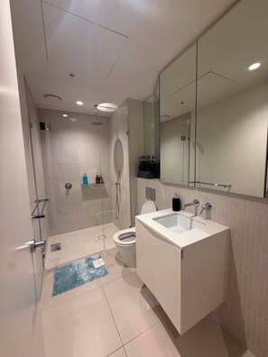 Bathroom - Cozy 2-bedroom apartment with AC in amazing Southbank (Southbank)