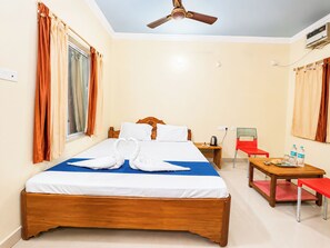 Roupas de cama antialérgicas, escrivaninha, quartos à prova de som