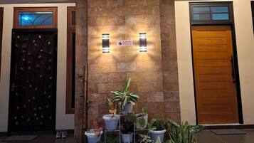 Deluxe Room, Balcony | Interior