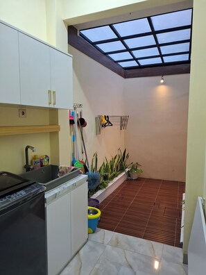 Deluxe Room, Balcony | Interior - Tentrem Madani  (Yogyakarta)