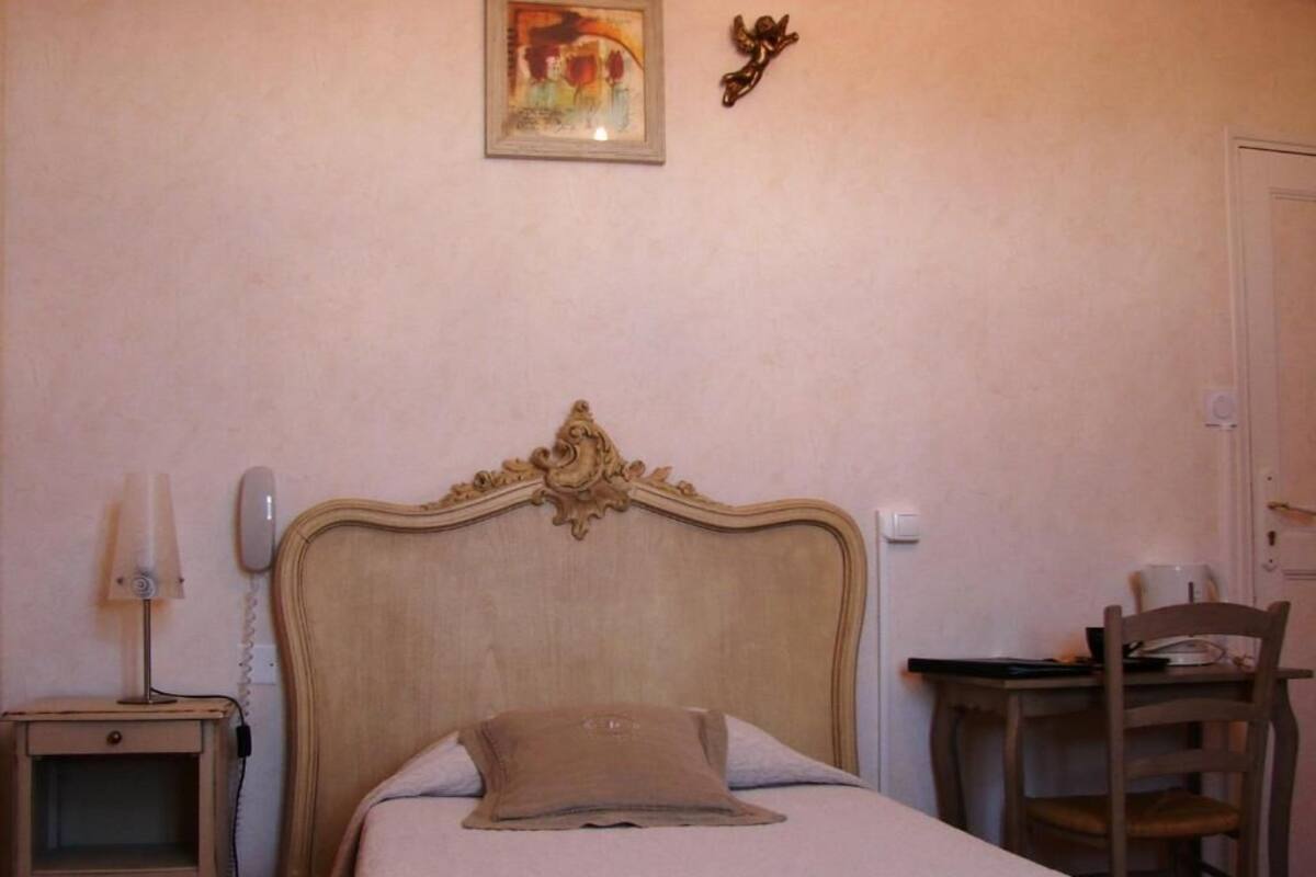 Quarto solteiro, vista para a montanha | Cofres nos quartos, escrivaninha, ferros/tábuas de passar roupa