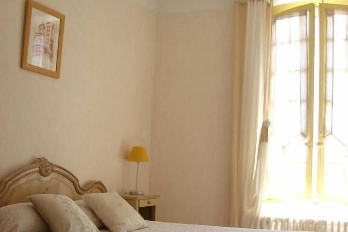 Classic Triple Room, City View | In-room safe, desk, iron/ironing board, free WiFi