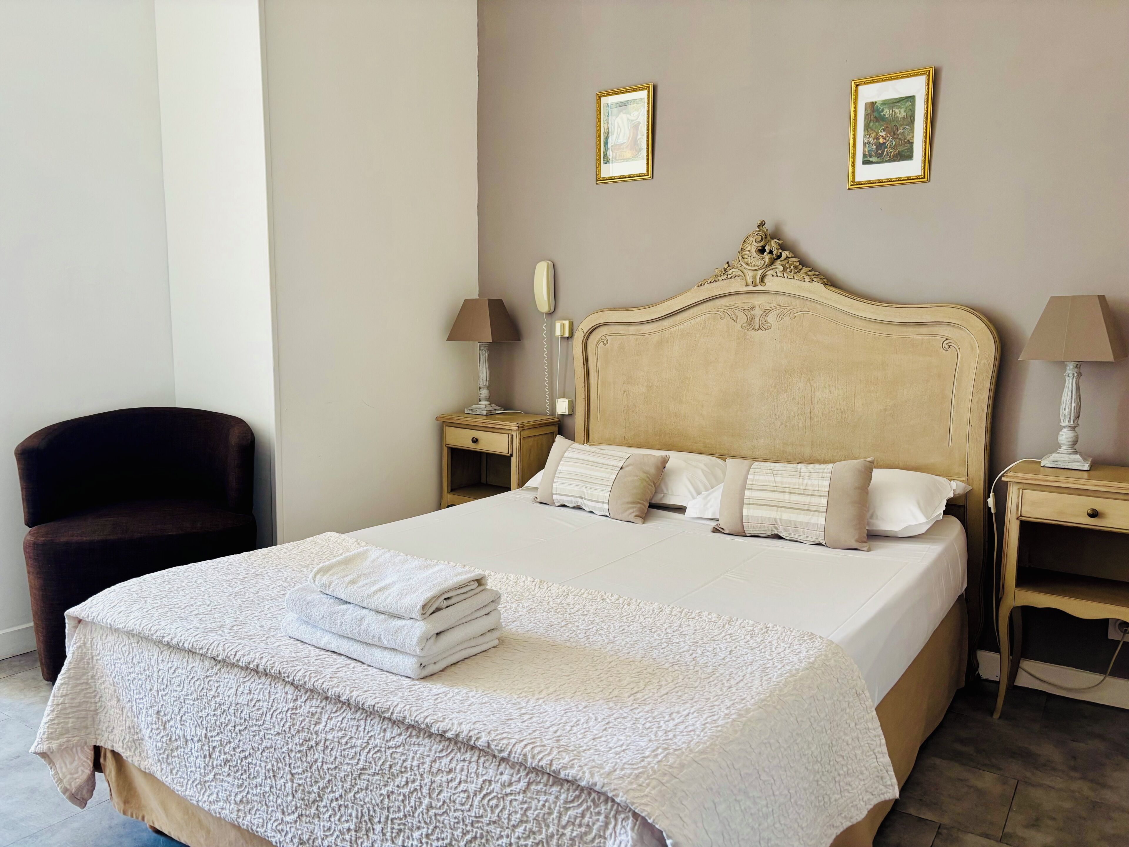 Deluxe Double Room, City View | In-room safe, desk, iron/ironing board (on request), WiFi (free)