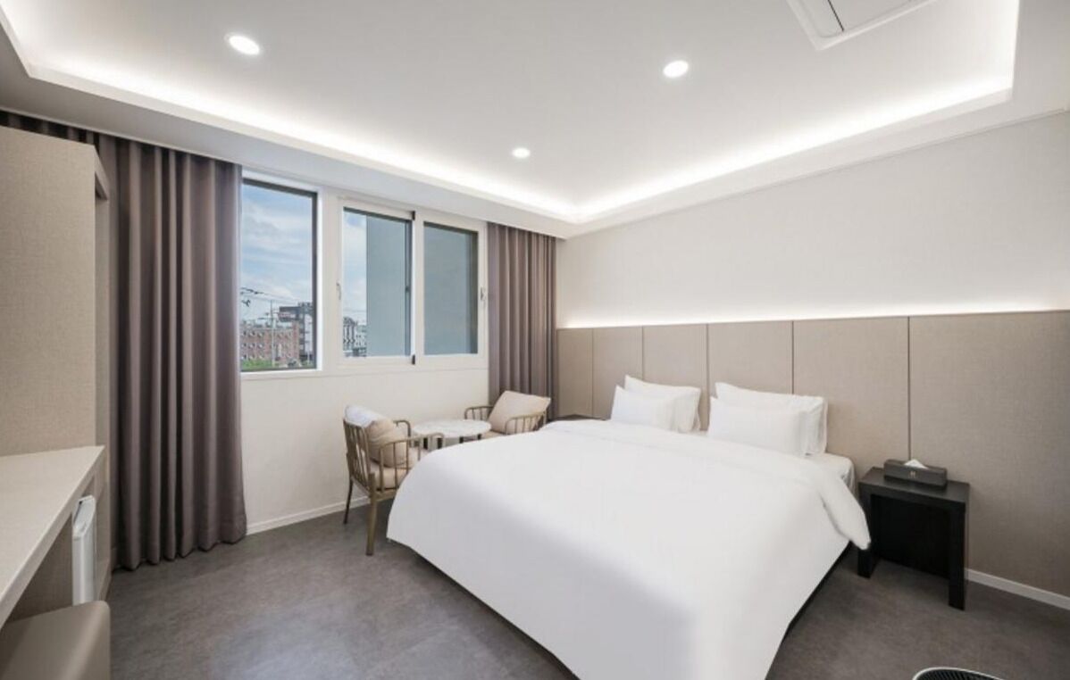Deluxe Double Room, City View | Desk, free WiFi