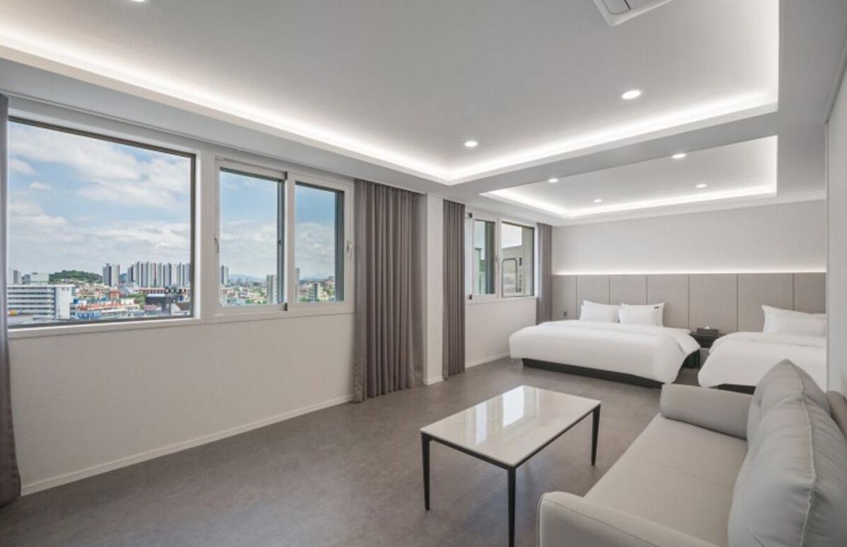 Junior Twin Room, City View | Desk, free WiFi