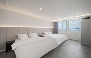 Junior Twin Room, Ocean View | Desk, WiFi (free) - Hotel EHAN (Mokpo)