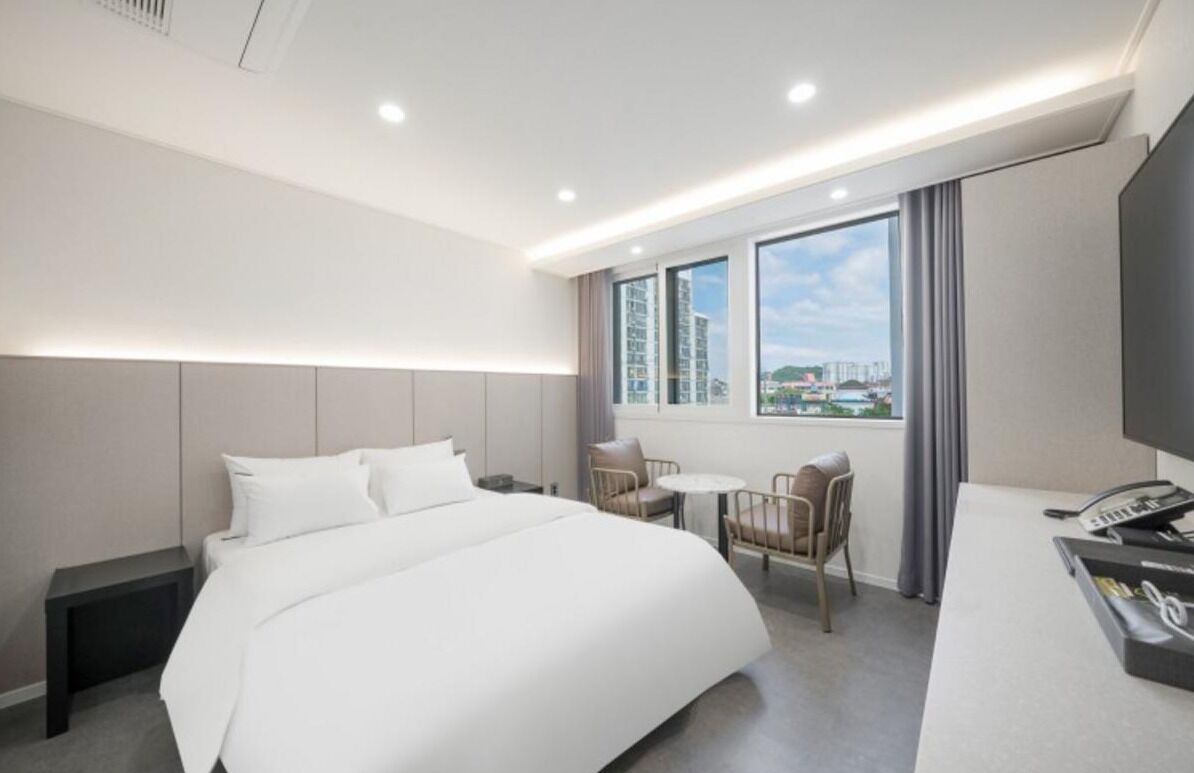 Superior Double Room, City View | Desk, free WiFi