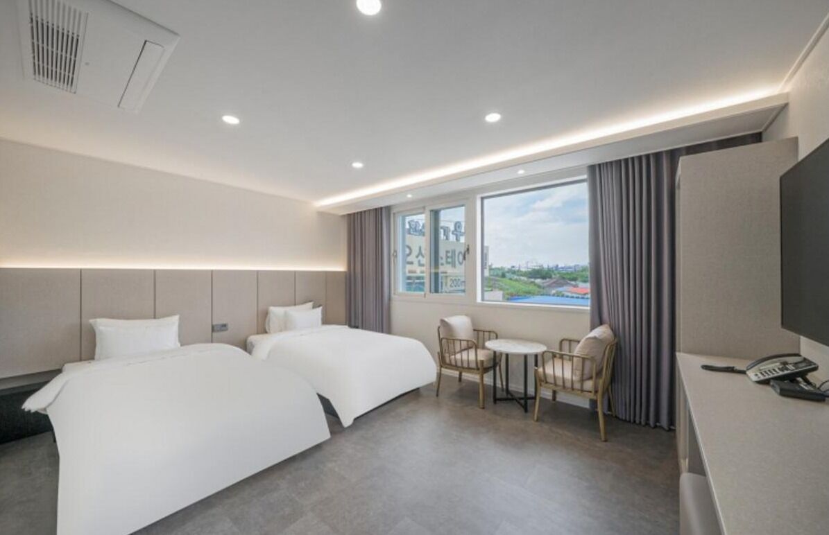Business Twin Room, City View | Desk, free WiFi
