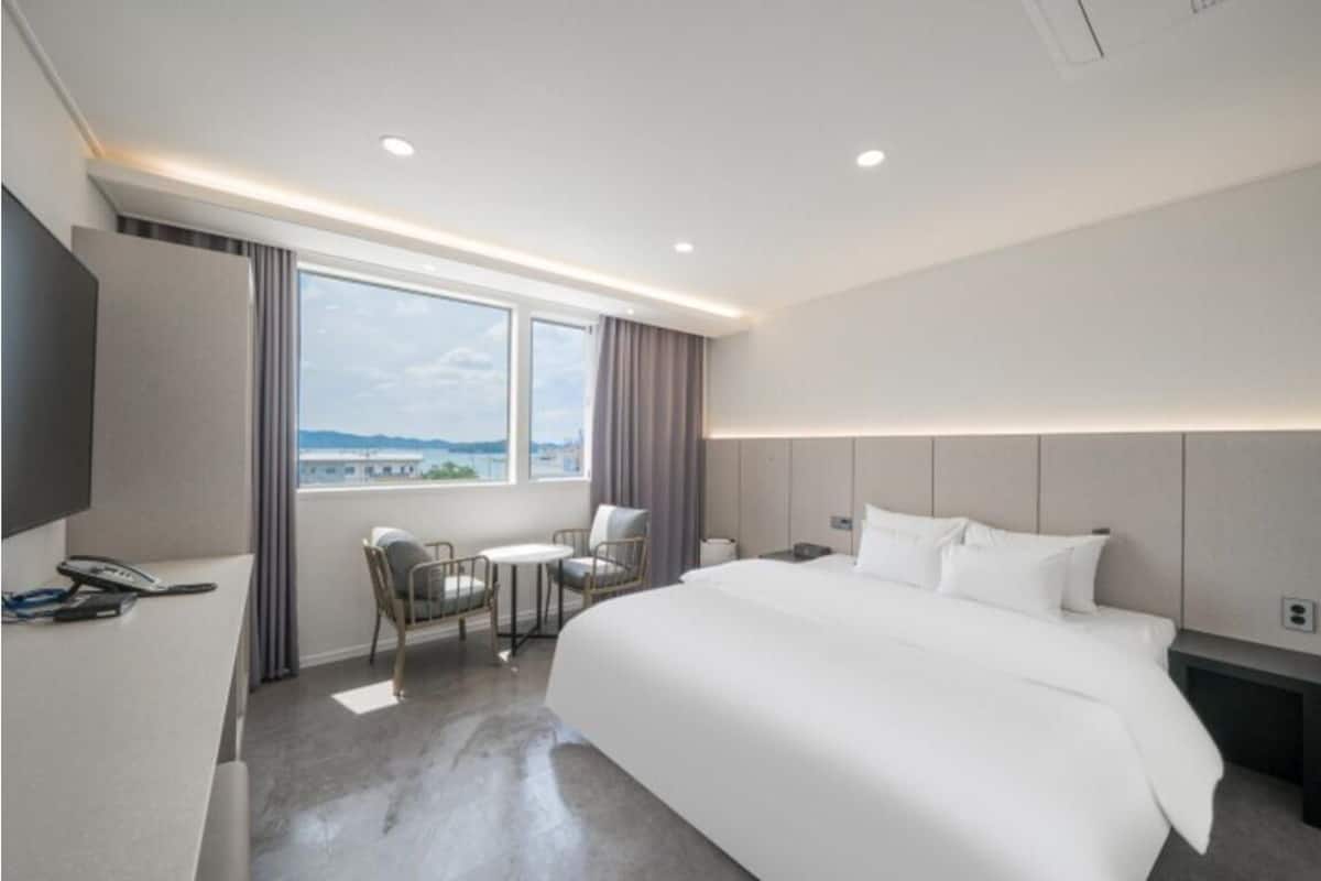 Habitación doble Deluxe, vista al océano | Edredón, camas con efecto memoria y escritorio