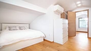 4 quartos, ferros/tábuas de passar roupa, Wi-Fi, roupa de cama