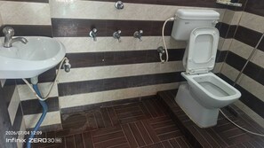 Kamar Deluks | Kamar mandi | Shower dan sabun
