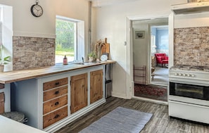 Fridge, stovetop, dishwasher, cookware/dishes/utensils - 4 bedroom nice home in Føvling (Føvling)