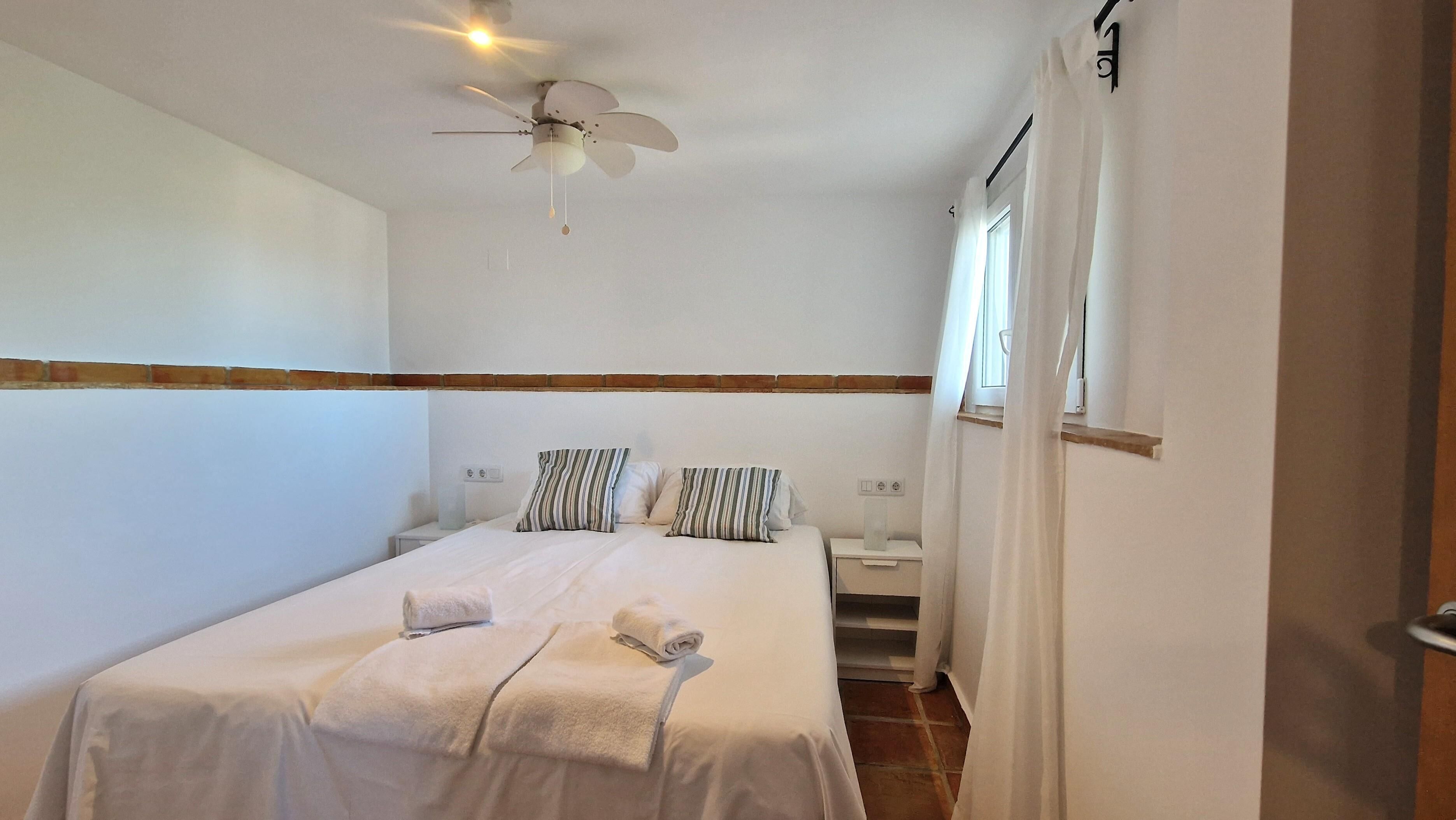 3 chambres, fer et planche à repasser, Wi-Fi, literie fournie