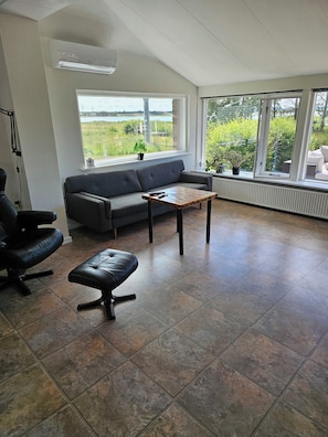 TV, table football, ping pong - Family Home with Beautiful Views of Lake Vilsted (Løgstør)