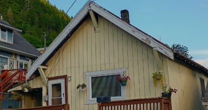 Convenient Cottage in Ketchikan -- Everything Within Walking Distance