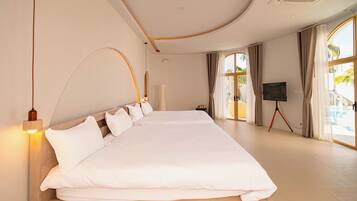 Blackout curtains, free WiFi, bed sheets