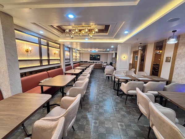 Restaurant - Kaaizen Inn (Varanasi)