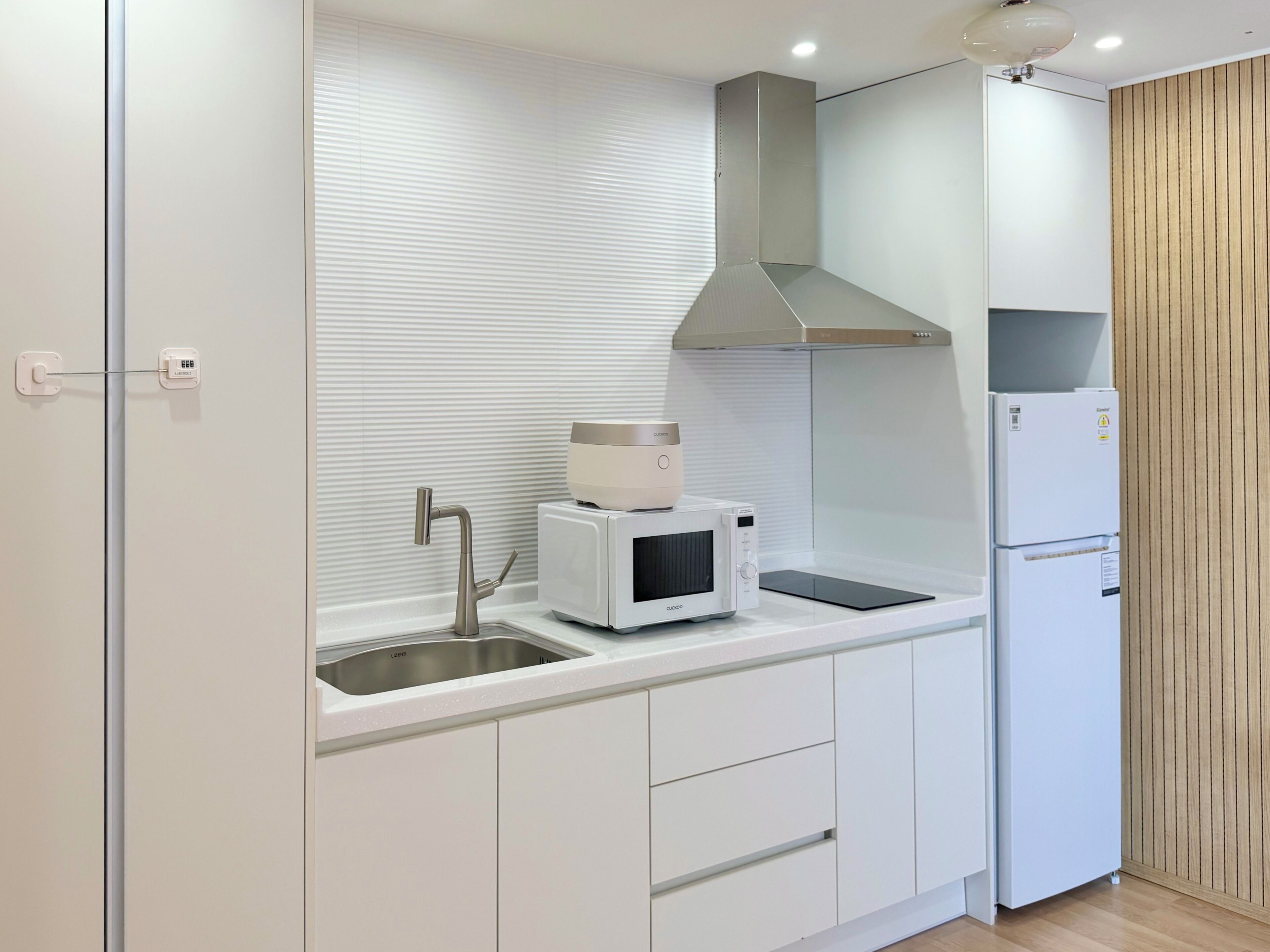 Damyang Daum Spa 2P | Private kitchen | Fridge, microwave, stovetop