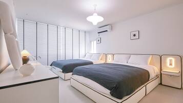 7 bedrooms, iron/ironing board, WiFi, bed sheets