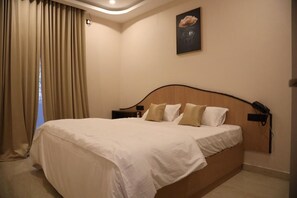 Deluxe Double Room - Heaven Crest - 1270 Suites  Stays (Chennai)