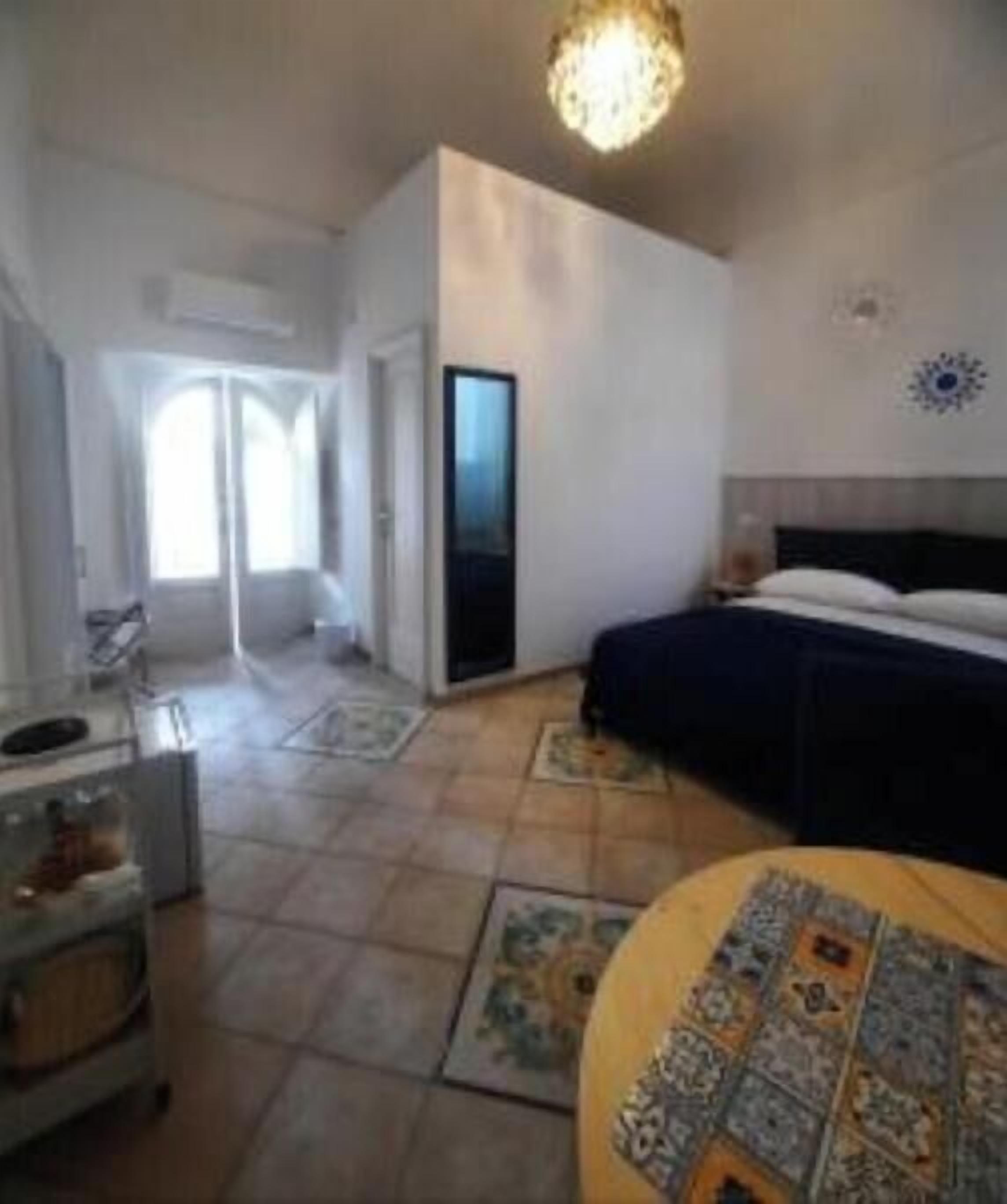 1 chambre, fer et planche à repasser, Wi-Fi, literie fournie
