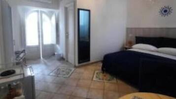1 chambre, fer et planche à repasser, Wi-Fi, literie fournie