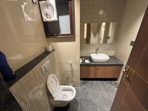 Free toiletries, towels, soap, shampoo - Hotel Jalsa Heritage (Jaipur)