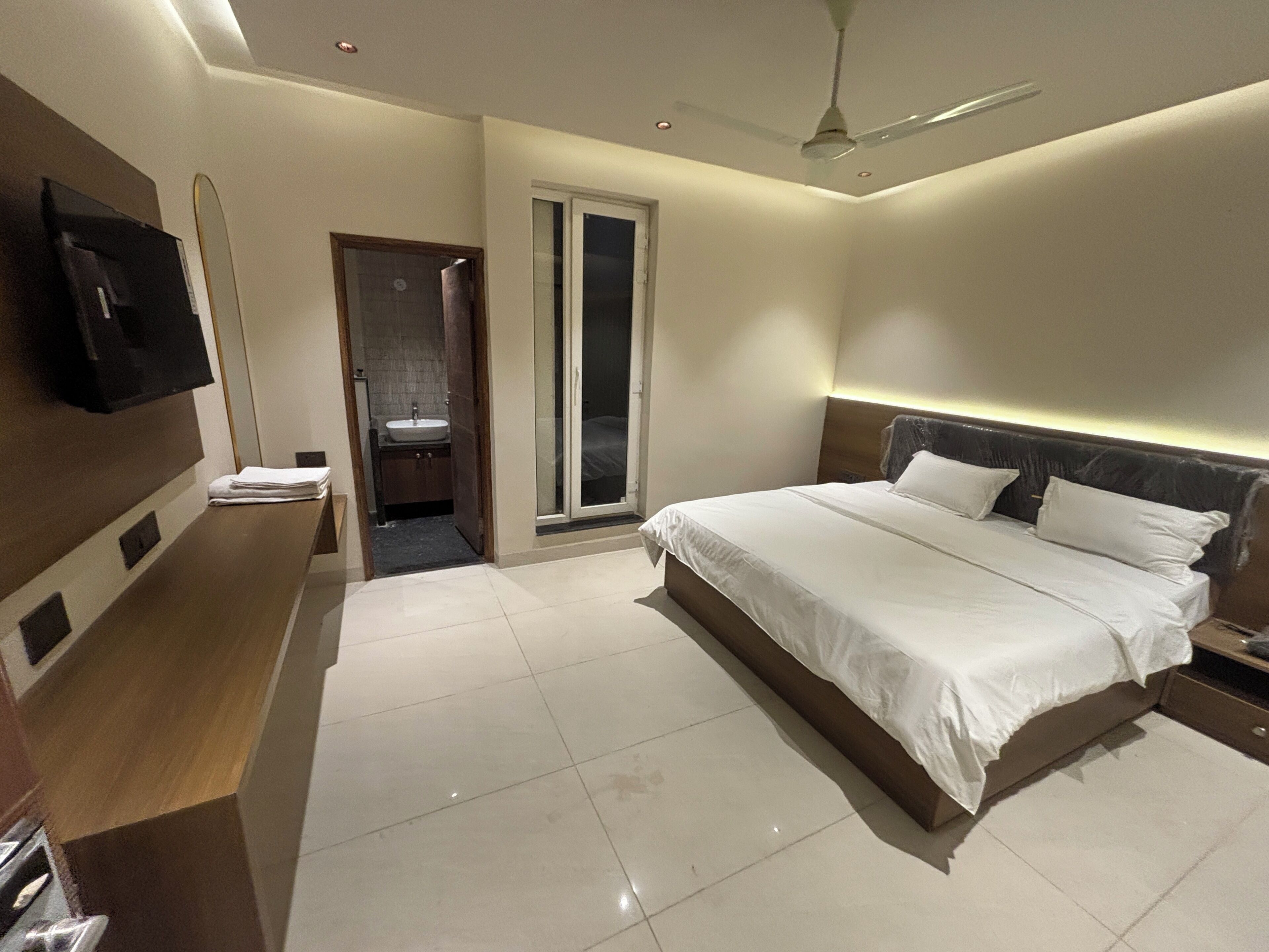 Deluxe Double Room, City View