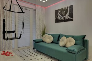 Comfort-Apartment, Balkon | Wohnbereich