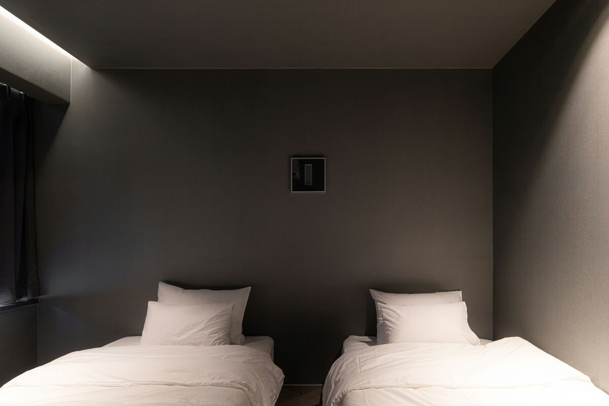 Standard Twin Room, City View