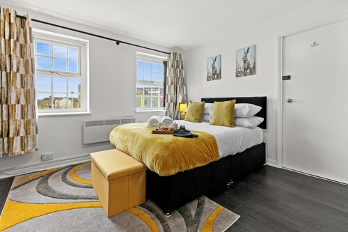 Cheshire Gold: Beautiful studio apartment near  Warrington town centre