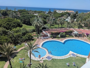 Outdoor pool - Studio Magnolia · South-facing terrace with ocean views – Marbella (Marbella)