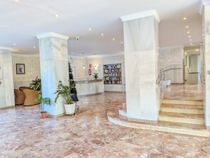Lobby - Studio Magnolia · South-facing terrace with ocean views – Marbella (Marbella)